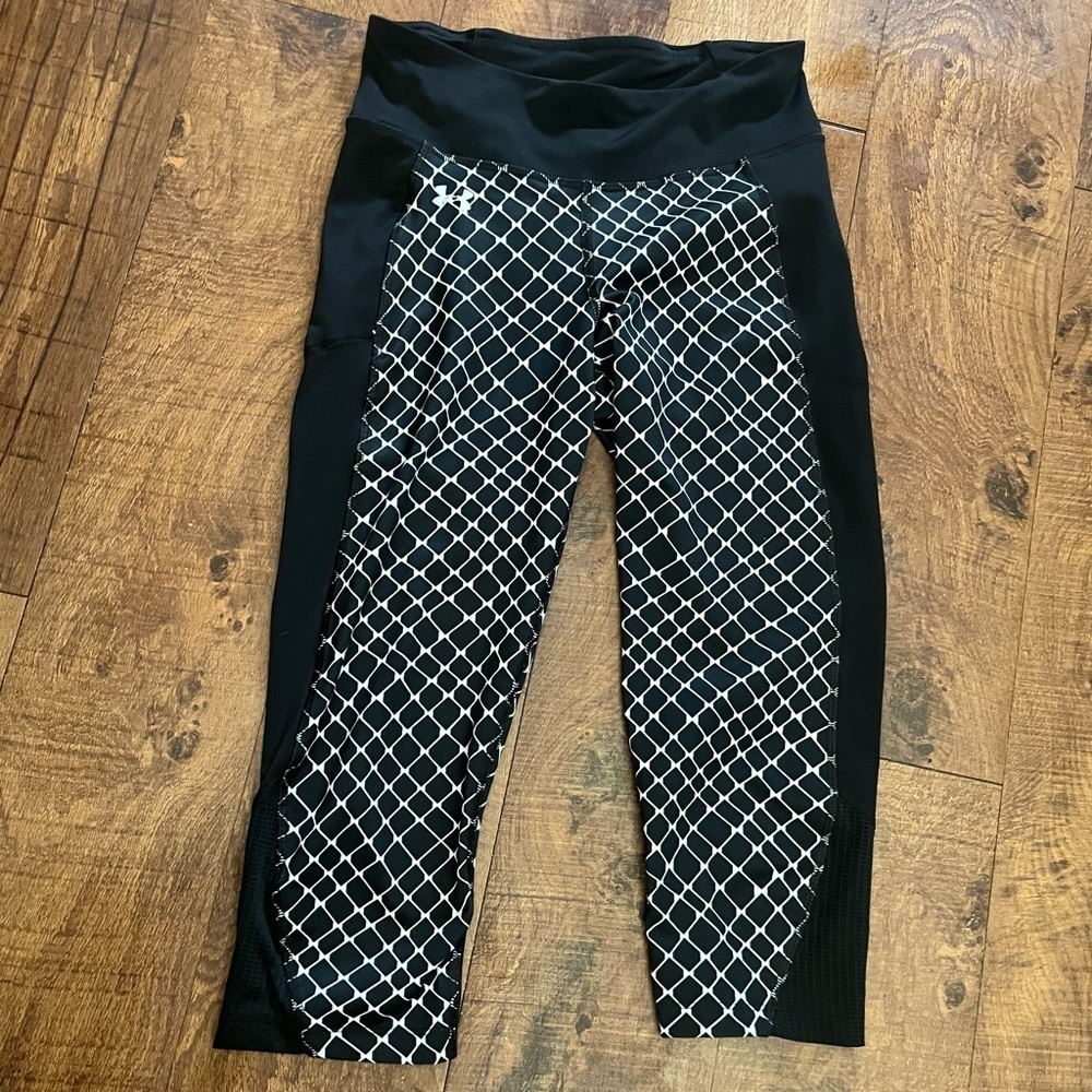 Under Armour Womens compression leggings crop Sz small zip pocket